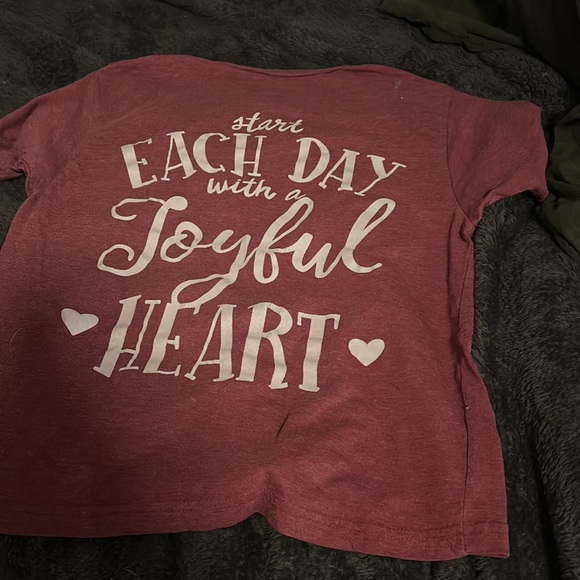 Red shirt - Picture 2 of 2